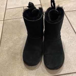 Ugg boots with bow size 3